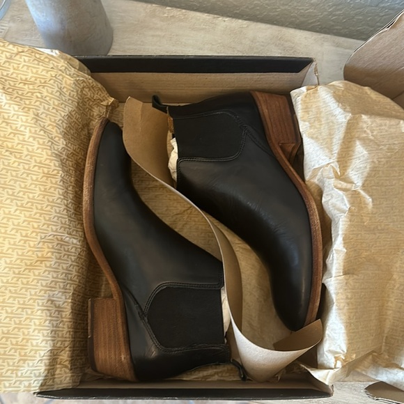 Frye Carson Chelsea booties Black Size 9 - Picture 12 of 12